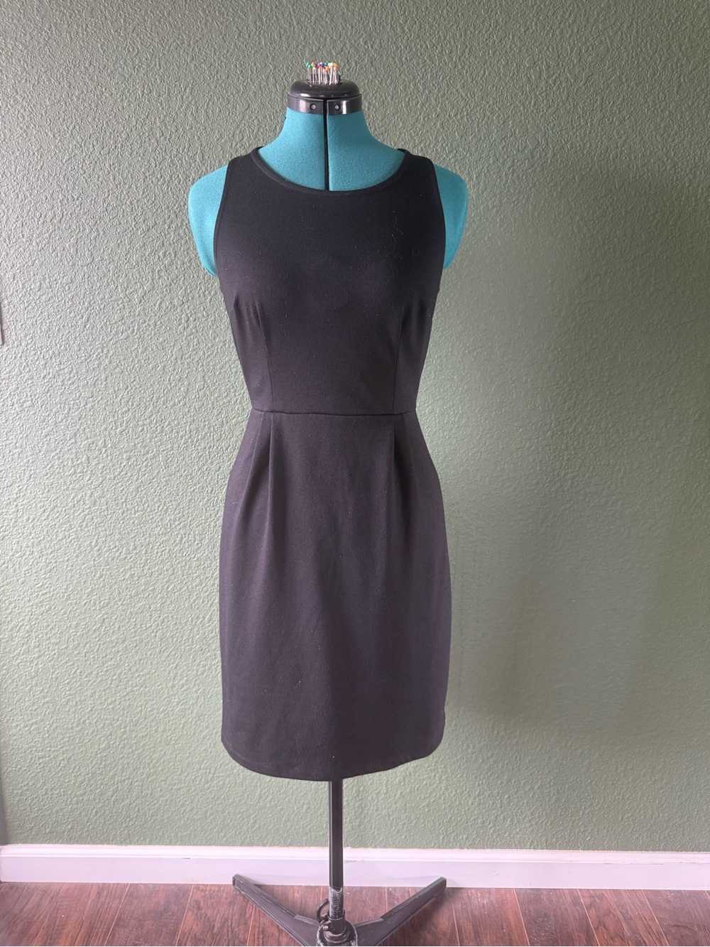 Old Navy Black Sleeveless Sheath Dress